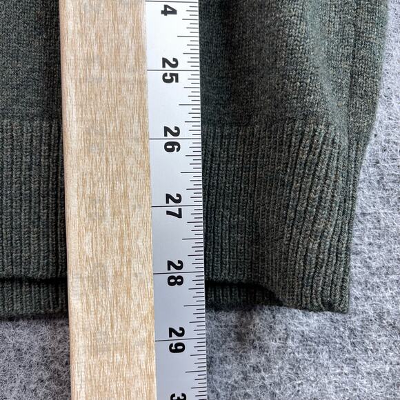 L.L. Bean Mens V-neck Sweater Size L Regular Lamb's Wool - Picture 5 of 8